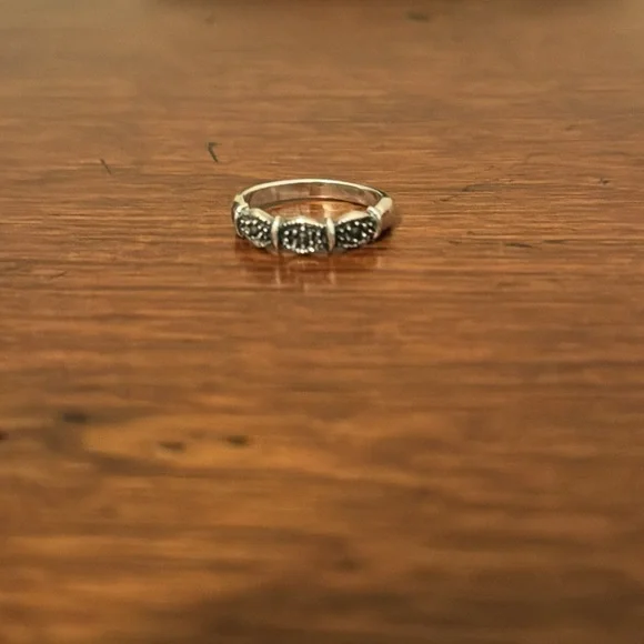 Women's Beautiful Marcasite Sterling Silver Ring Size 7 EUC - Picture 2 of 11